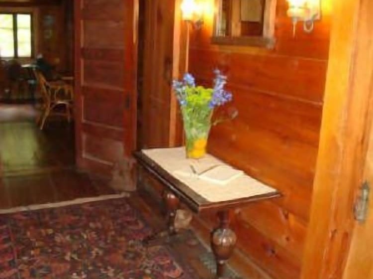 پانسیون Chestnut Lodge