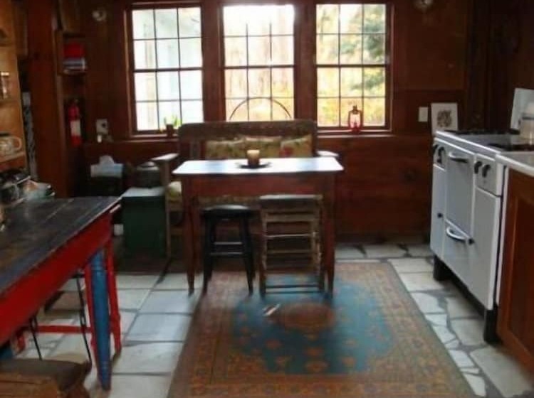 پانسیون Chestnut Lodge