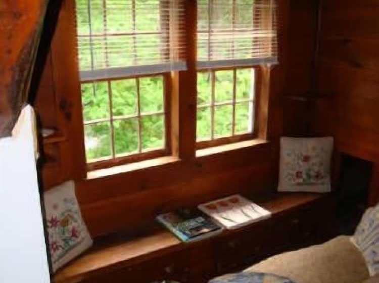 پانسیون Chestnut Lodge