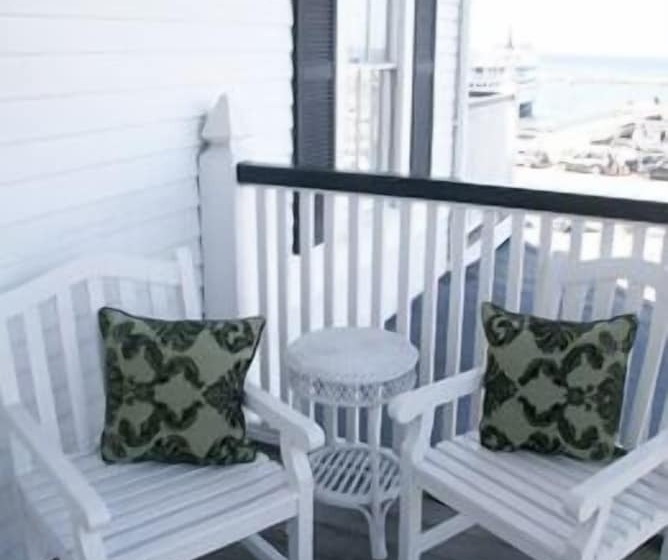 ペンション The Inn At Old Harbor