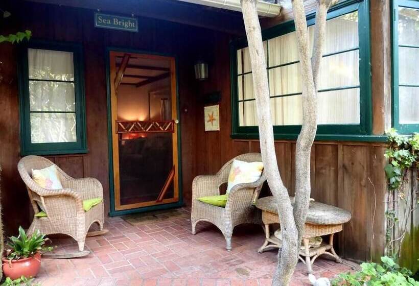 Redwood Hollow Cottages