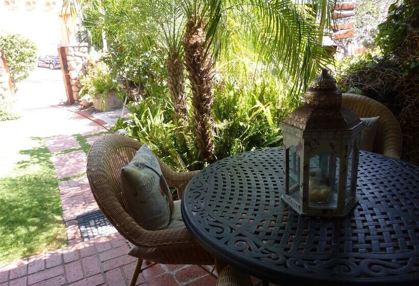 Redwood Hollow Cottages