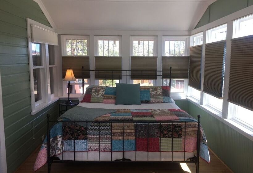 אתר נופש River Rock Cottages