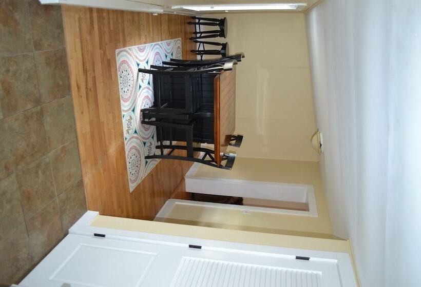 אתר נופש River Rock Cottages