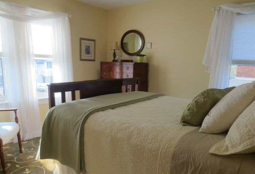 Robinsong Bed And Breakfast