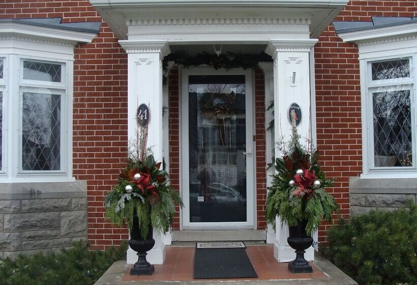 Robinsong Bed And Breakfast