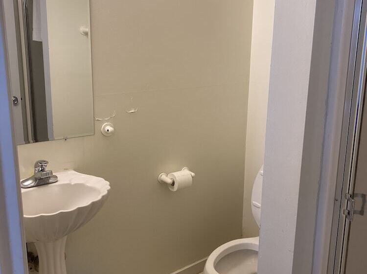 Seaview Pier And Motel