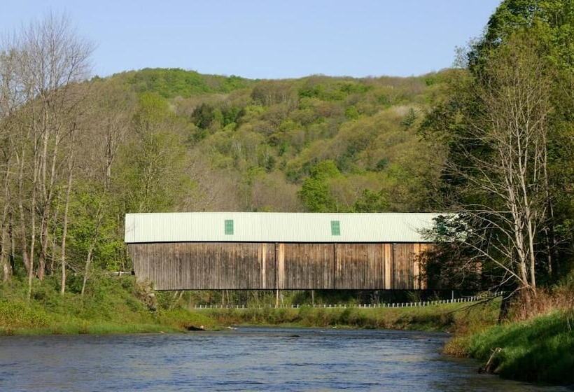 The Lincoln Inn & Restaurant At The Covered Bridge