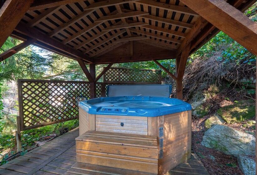 The Tree House Cottage