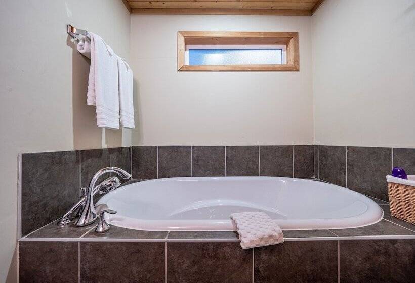 The Tree House Cottage