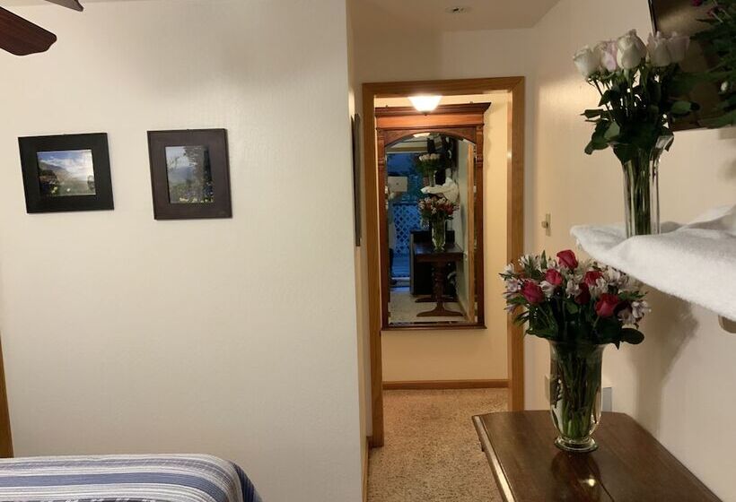 The Woods Hotel   Gay Lgbtq Cabins