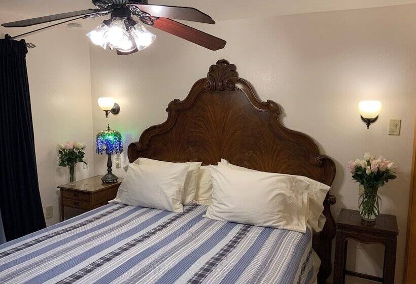 The Woods Hotel   Gay Lgbtq Cabins