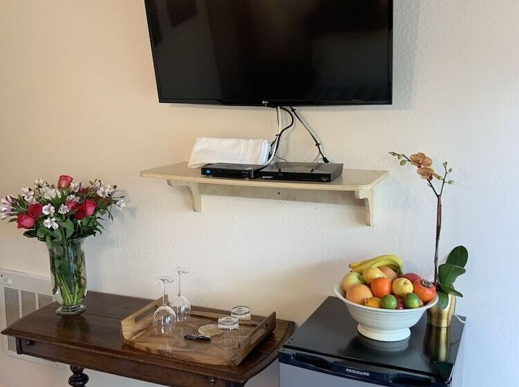 The Woods Hotel   Gay Lgbtq Cabins