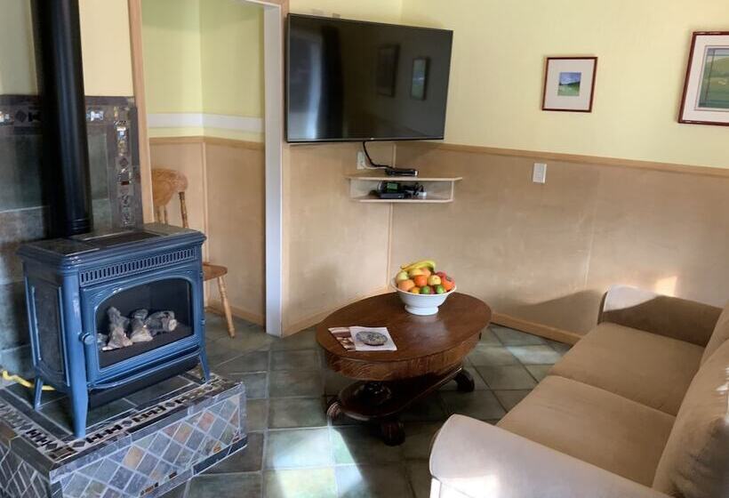 The Woods Hotel   Gay Lgbtq Cabins