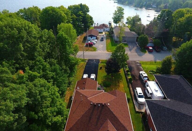 Tucked Inn The Harbour Bed & Breakfast