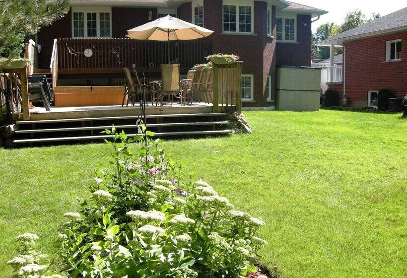 Tucked Inn The Harbour Bed & Breakfast