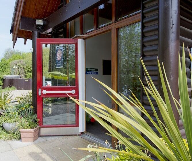 Yha London Lee Valley   Hostel