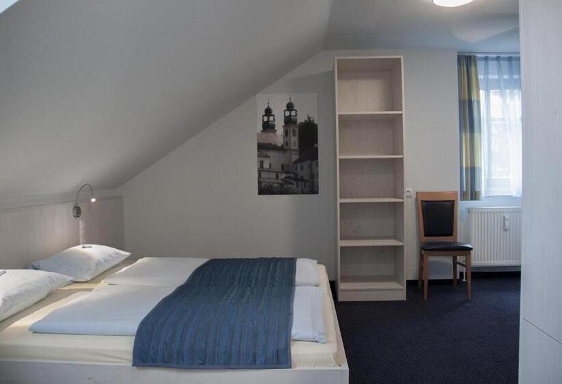 تختخواب و صبحانه Pension Vicus