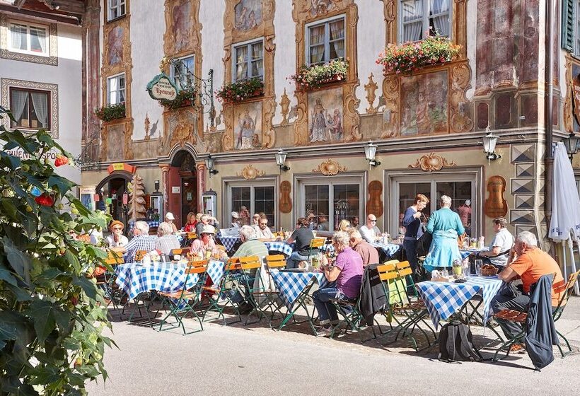 ホテル Alpenrose Traditionsgasthof Mittenwald