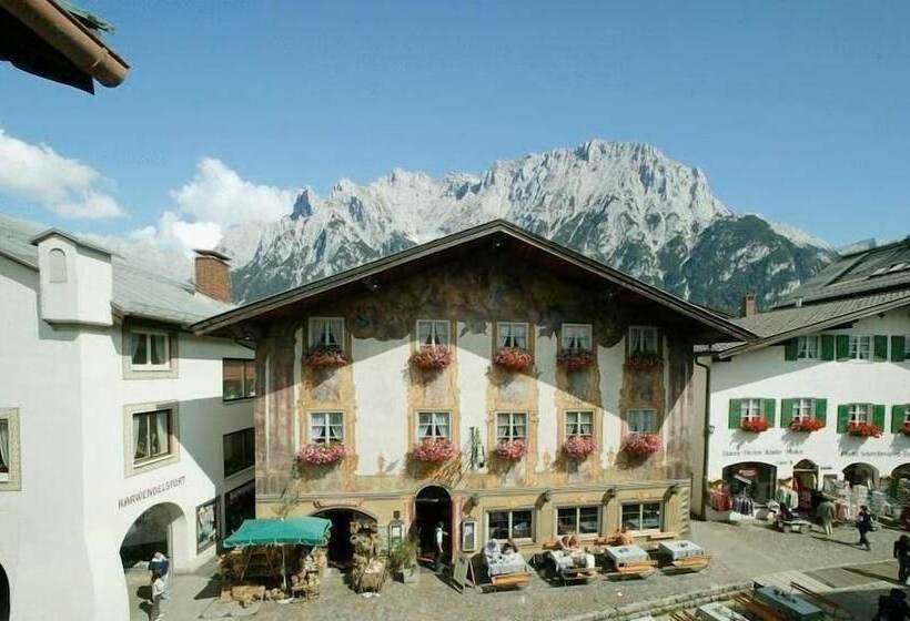 ホテル Alpenrose Traditionsgasthof Mittenwald