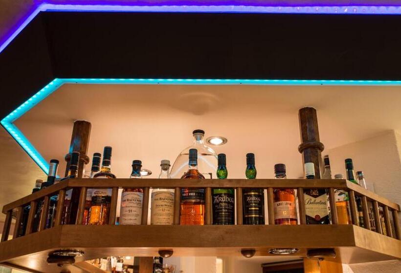 ホテル Blochums Gasthof Hirsch