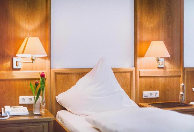 ホテル Blochums Gasthof Hirsch