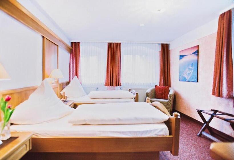 ホテル Blochums Gasthof Hirsch