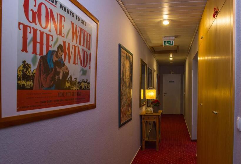 ホテル Garni Am Eckernweg