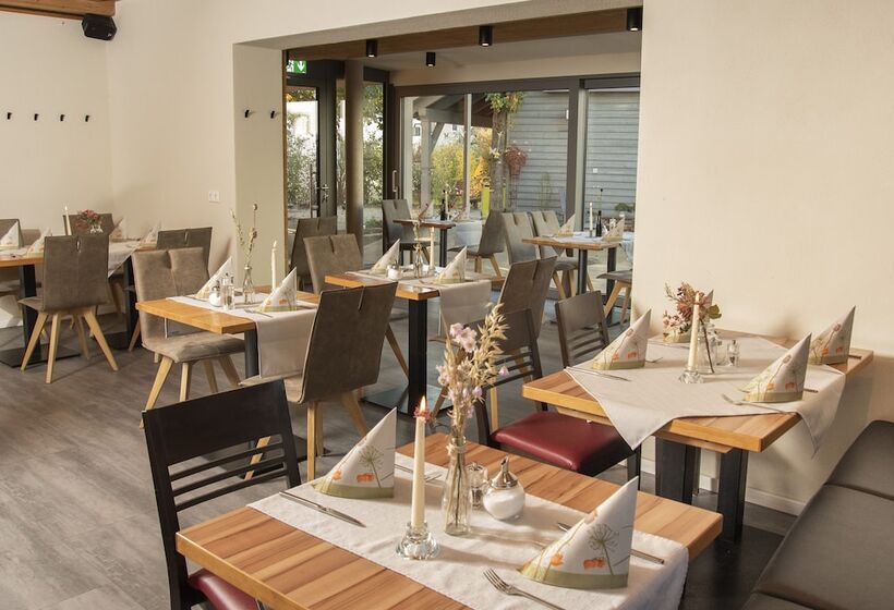 Отель Gasthof Zum Goldenen Lamm