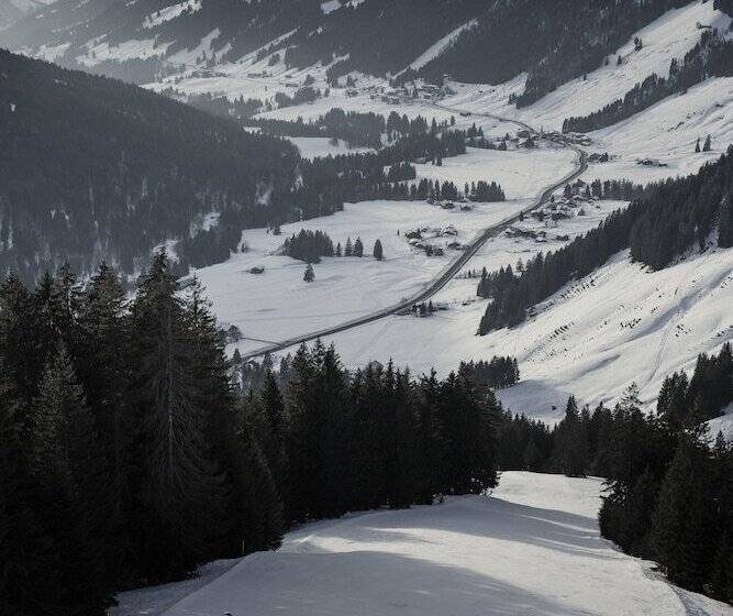 Отель Hubertus Mountain Refugio Allgäu