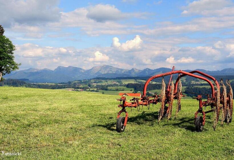 Отель Lindenberger Hof
