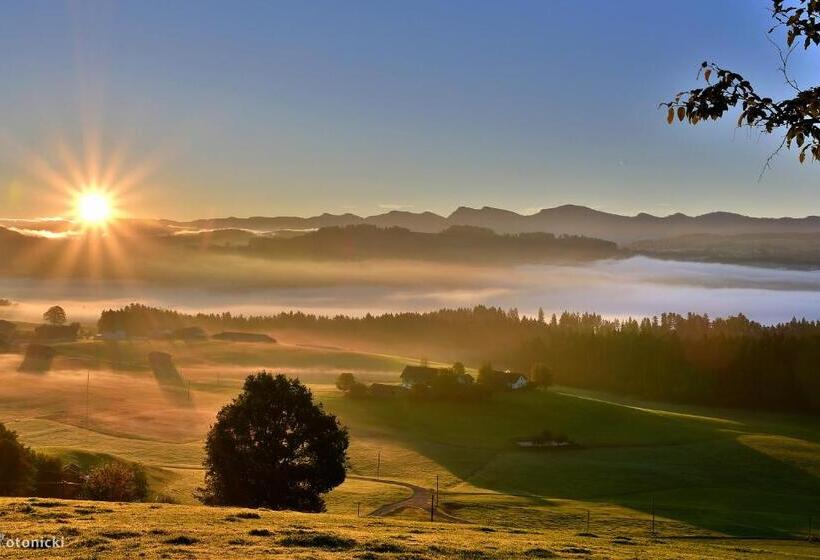 Отель Lindenberger Hof