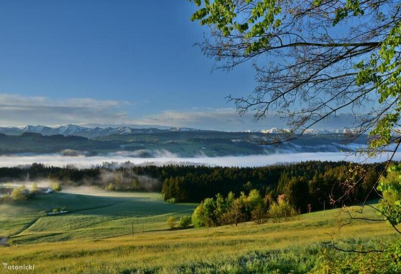 Отель Lindenberger Hof