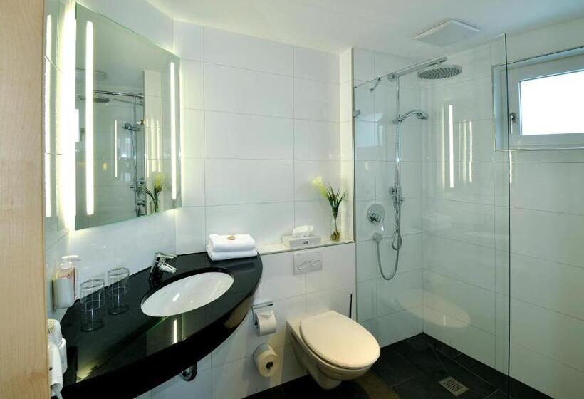 Отель Lindenberger Hof