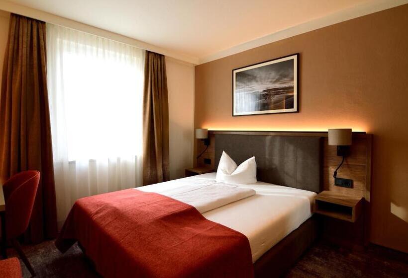 Отель Lindenberger Hof