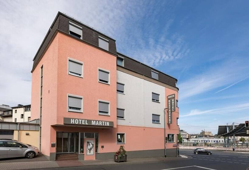 هتل Martin