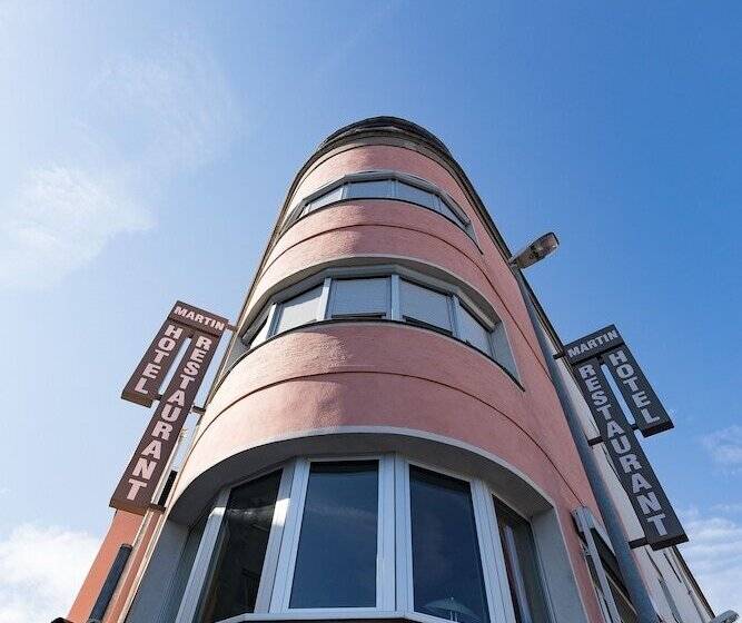 هتل Martin