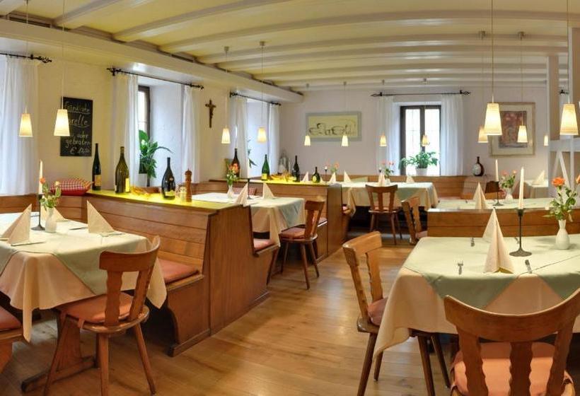 فندق Michels Stern