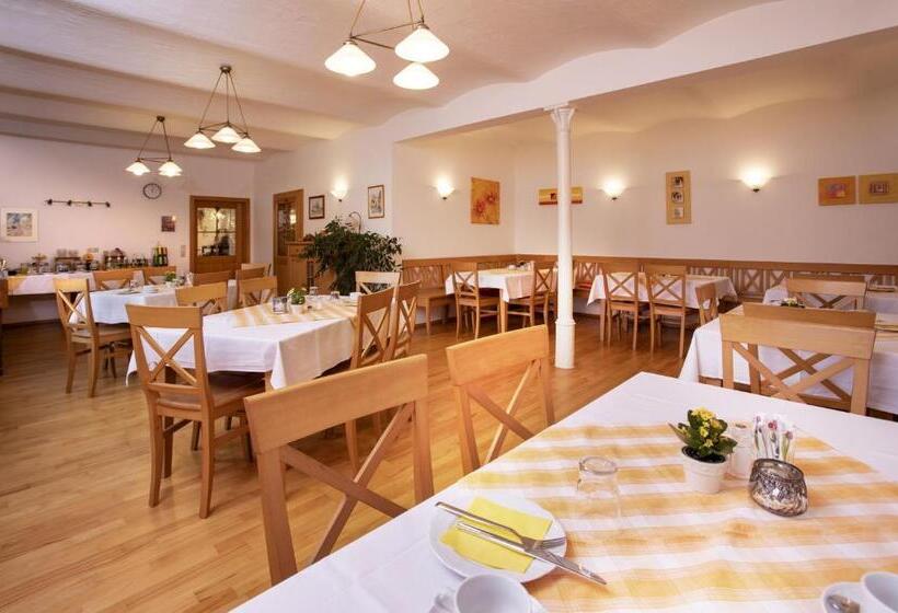 Отель Pension Bernhardhof