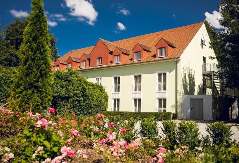 Schlosshotel Neufahrn