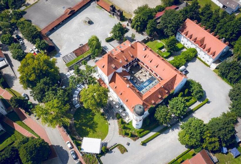 Schlosshotel Neufahrn