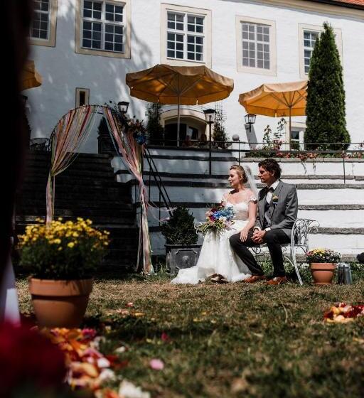 Schlosshotel Neufahrn