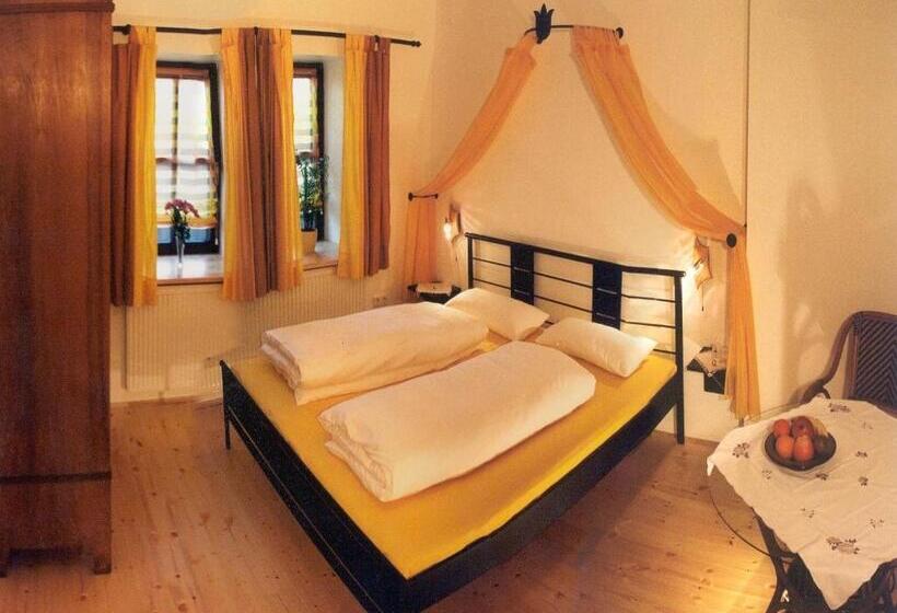 Отель Worners Schloss Weingut & Wellness