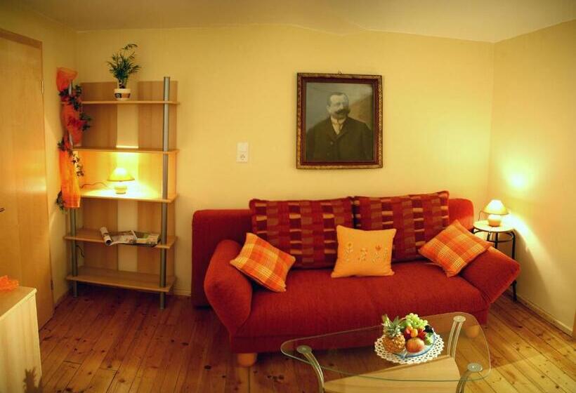 Отель Worners Schloss Weingut & Wellness