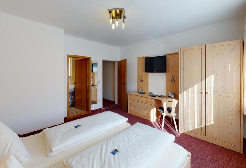 ホテル Blochums Gasthof Hirsch