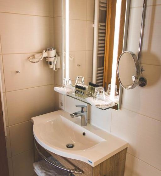 ホテル Blochums Gasthof Hirsch