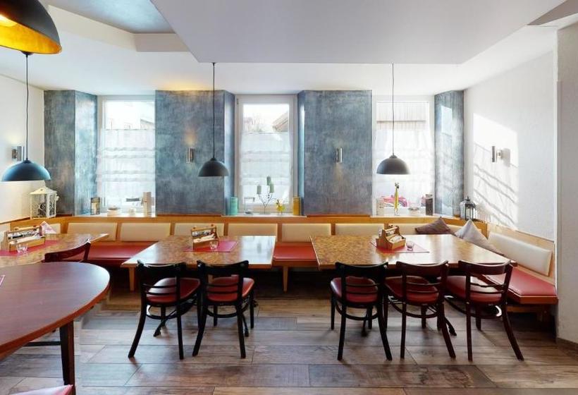 ホテル Blochums Gasthof Hirsch