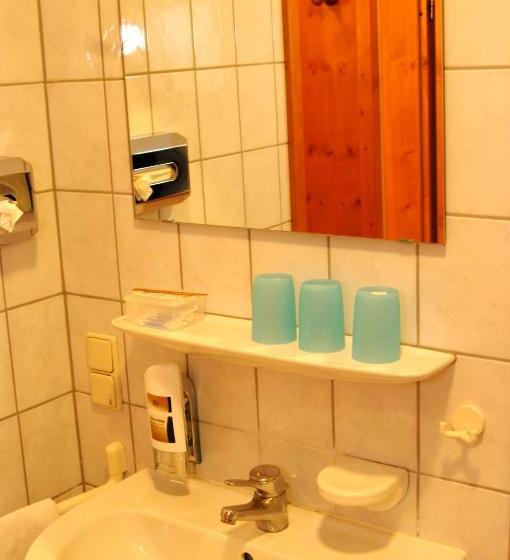 Отель Gasthof Zum Kauzen