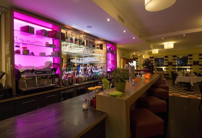 Мотель Parqéo Im A66