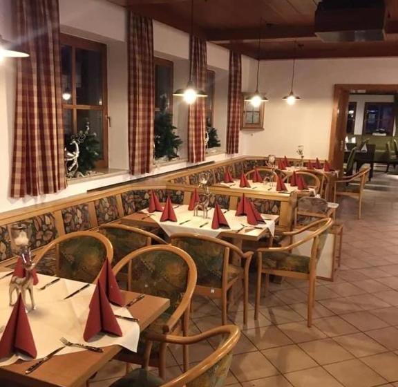 ペンション Burggasthof Weißenstein